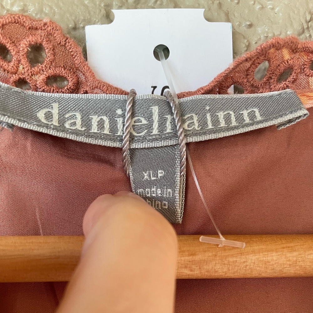 Daniel Rainn Mauve Lace Trim Blouse - Picture 2 of 2